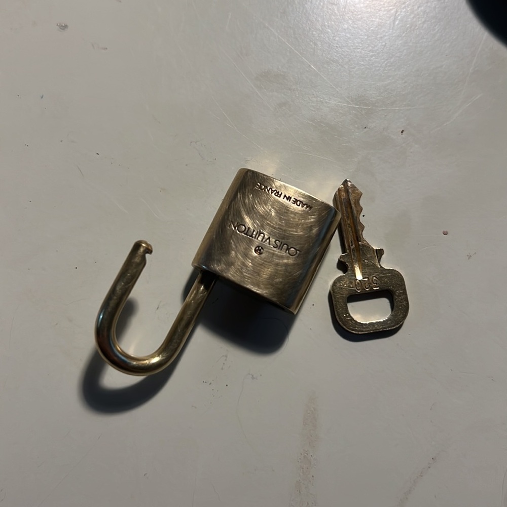 Louis Vuitton Lock and Key 🔐 #320 - Picture 2 of 6